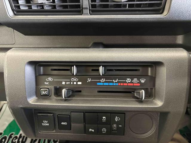 ハイゼットトラックスタンダード　スマートアシスト非装着車パートタイム４ＷＤ　純正ラジオ　ハロゲンヘッドライト　マニュアルエアコン　コーナーセンサー　ストロング防錆　リヤ４枚リーフスプリング　ＶＳＣ（衝突安全防止機能）　スマートアシスト（衝突安全防止機能）（秋田県）の中古車