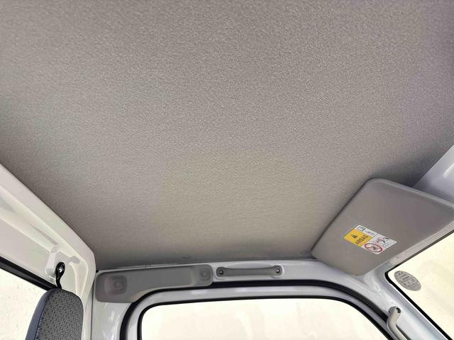 キャリイトラックＫＣエアコン・パワステ農繁仕様セーフティサポート非装着車パートタイム４ＷＤ　純正ラジオ　ハロゲンヘッドライト　マニュアルエアコン　コーナーセンサー　キーレスエントリー　オートライト　デフロック　荷台作業灯　パワーウィンドウ　運転席・助手席エアバック（秋田県）の中古車