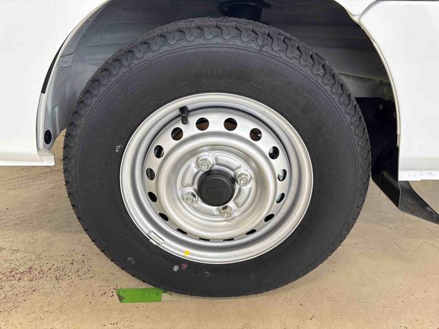 キャリイトラックＫＣエアコン・パワステ農繁仕様セーフティサポート非装着車パートタイム４ＷＤ　純正ラジオ　ハロゲンヘッドライト　マニュアルエアコン　コーナーセンサー　キーレスエントリー　オートライト　デフロック　荷台作業灯　パワーウィンドウ　運転席・助手席エアバック（秋田県）の中古車