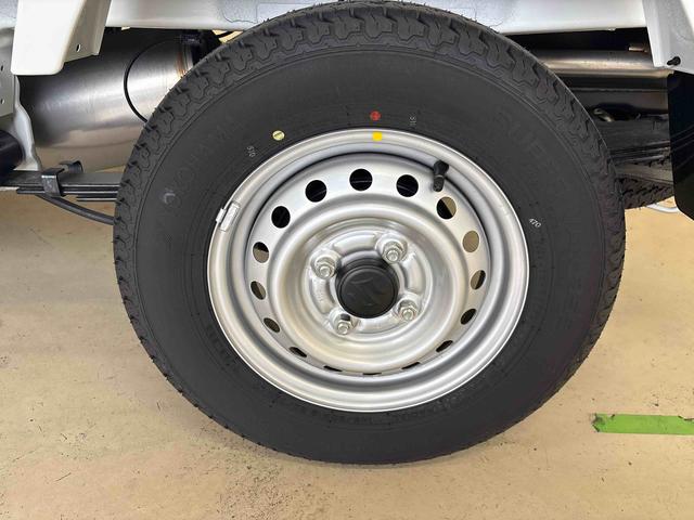 キャリイトラックＫＣエアコン・パワステ農繁仕様セーフティサポート非装着車パートタイム４ＷＤ　純正ラジオ　ハロゲンヘッドライト　マニュアルエアコン　コーナーセンサー　キーレスエントリー　オートライト　デフロック　荷台作業灯　パワーウィンドウ　運転席・助手席エアバック（秋田県）の中古車