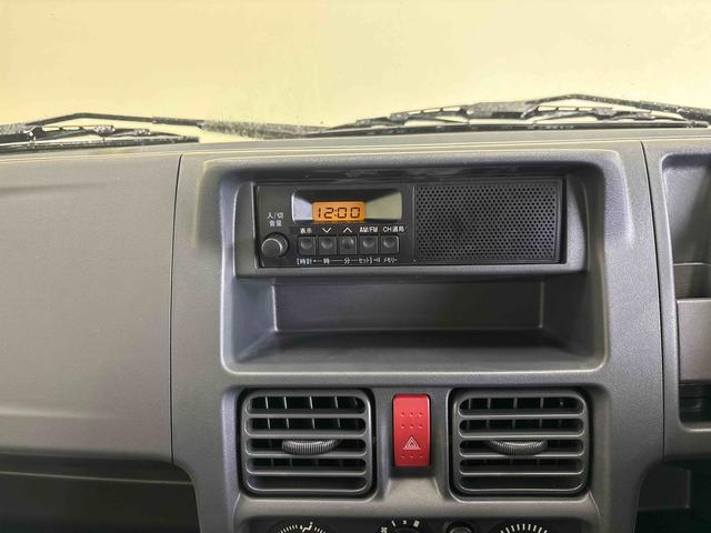 キャリイトラックＫＣエアコン・パワステ農繁仕様セーフティサポート非装着車パートタイム４ＷＤ　純正ラジオ　ハロゲンヘッドライト　マニュアルエアコン　コーナーセンサー　キーレスエントリー　オートライト　デフロック　荷台作業灯　パワーウィンドウ　運転席・助手席エアバック（秋田県）の中古車