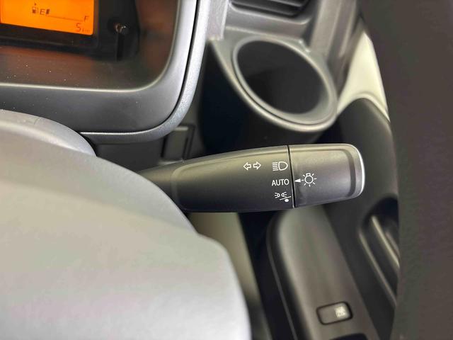 キャリイトラックＫＣエアコン・パワステ農繁仕様セーフティサポート非装着車パートタイム４ＷＤ　純正ラジオ　ハロゲンヘッドライト　マニュアルエアコン　コーナーセンサー　キーレスエントリー　オートライト　デフロック　荷台作業灯　パワーウィンドウ　運転席・助手席エアバック（秋田県）の中古車