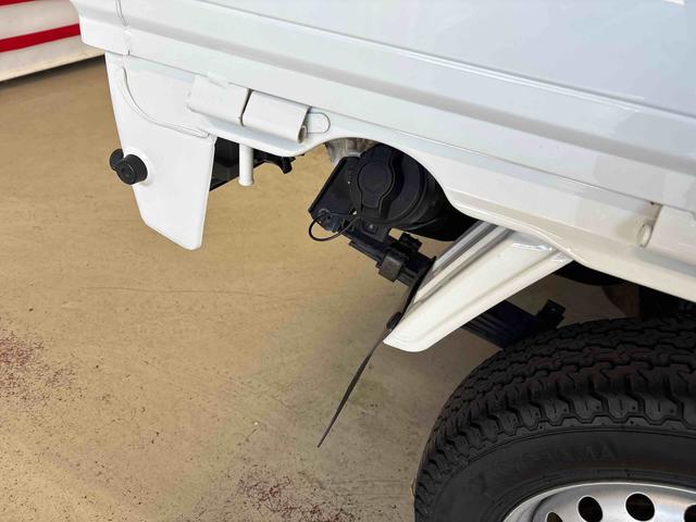 ハイゼットトラックスタンダードパートタイム４ＷＤ　純正ラジオ　ハロゲンヘッドライト　マニュアルエアコン　オートライト／ハイビーム　コーナーセンサー　リヤ４枚リーフスプリング　ＶＳＣ（衝突安全防止機能）（秋田県）の中古車