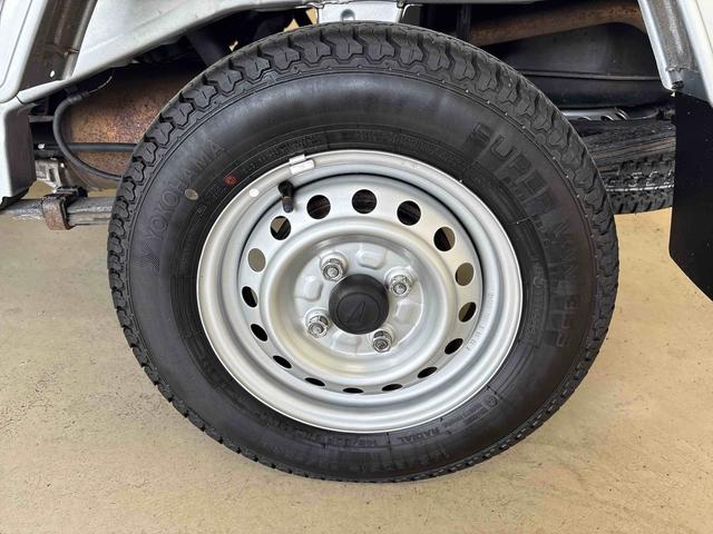 ハイゼットトラックスタンダード電子４ＷＤ　純正ラジオ　ハロゲンヘッドライト　マニュアルエアコン　オートライト／ハイビーム　コーナーセンサー　リヤ４枚リーフスプリング　ＶＳＣ（横滑り防止機能）　スマートアシスト（衝突安全防止機能）（秋田県）の中古車