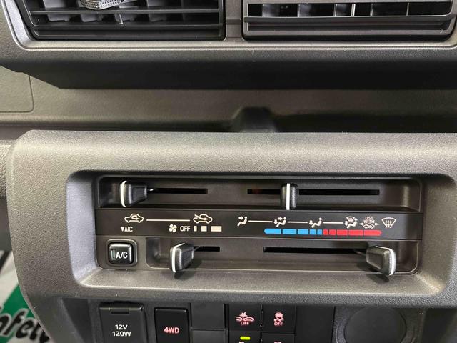 ハイゼットトラックスタンダードパートタイム４ＷＤ　純正ラジオ　ＬＥＤヘッドライト／フォグランプ　マニュアルエアコン　荷台作業灯　コーナーセンサー　リヤ４枚リーフスプリング　ＶＳＣ（横滑り防止機能）（秋田県）の中古車