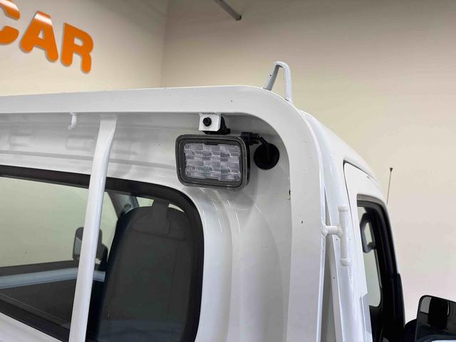 ハイゼットトラックスタンダードパートタイム４ＷＤ　純正ラジオ　ＬＥＤヘッドライト／フォグランプ　マニュアルエアコン　荷台作業灯　コーナーセンサー　リヤ４枚リーフスプリング　ＶＳＣ（横滑り防止機能）（秋田県）の中古車