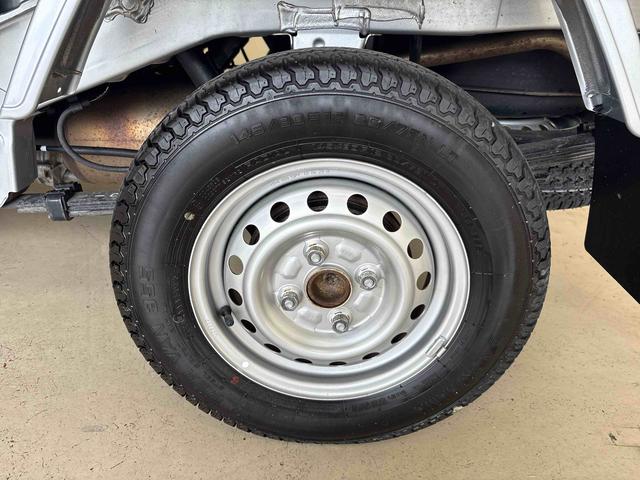 ハイゼットトラックスタンダード 農用スペシャルスマートアシスト非装着車パートタイム4WD 純正ラジオ ハロゲンヘッドライト マニュアルエアコン デフロック コーナーセンサー オートライト/ハイビーム 荷台作業灯 リヤ4枚リーフスプリング Hi/Lo切替(秋田県)の中古車