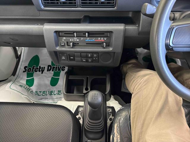 ハイゼットトラックスタンダード（スマートアシスト非装着車）パートタイム４ＷＤ　純正ラジオ　ハロゲンヘッドライト　マニュアルエアコン　コーナーセンサー　リヤ４枚リーフスプリング　ＶＳＣ（横滑り防止機能）　オートライト／ハイビーム（秋田県）の中古車