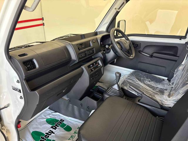 ハイゼットトラックスタンダード（スマートアシスト非装着車）パートタイム４ＷＤ　純正ラジオ　ハロゲンヘッドライト　マニュアルエアコン　コーナーセンサー　リヤ４枚リーフスプリング　ＶＳＣ（横滑り防止機能）　オートライト／ハイビーム（秋田県）の中古車