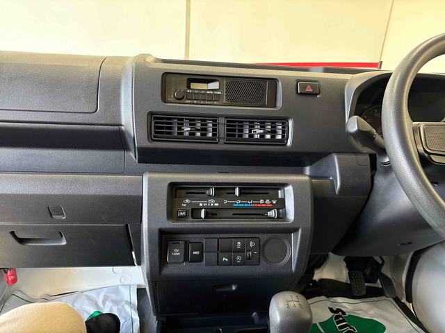 ハイゼットトラックスタンダード（スマートアシスト非装着車）パートタイム４ＷＤ　純正ラジオ　ハロゲンヘッドライト　マニュアルエアコン　コーナーセンサー　リヤ４枚リーフスプリング　ＶＳＣ（横滑り防止機能）　オートライト／ハイビーム（秋田県）の中古車