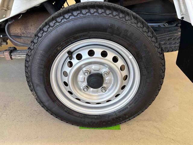 ハイゼットトラックスタンダード（スマートアシスト非装着車）パートタイム４ＷＤ　純正ラジオ　ハロゲンヘッドライト　マニュアルエアコン　コーナーセンサー　リヤ４枚リーフスプリング　ＶＳＣ（横滑り防止機能）　オートライト／ハイビーム（秋田県）の中古車