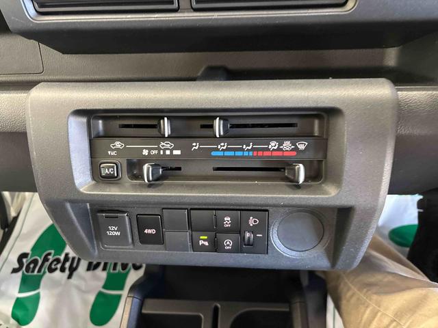 ハイゼットトラックスタンダード（スマートアシスト非装着車）パートタイム４ＷＤ　純正ラジオ　ハロゲンヘッドライト　マニュアルエアコン　コーナーセンサー　リヤ４枚リーフスプリング　ＶＳＣ（横滑り防止機能）　オートライト／ハイビーム（秋田県）の中古車