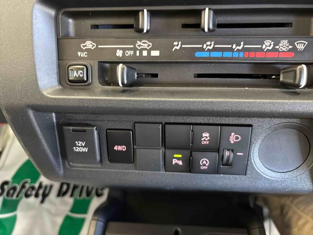 ハイゼットトラックスタンダード（スマートアシスト非装着車）パートタイム４ＷＤ　純正ラジオ　ハロゲンヘッドライト　マニュアルエアコン　コーナーセンサー　リヤ４枚リーフスプリング　ＶＳＣ（横滑り防止機能）　オートライト／ハイビーム（秋田県）の中古車