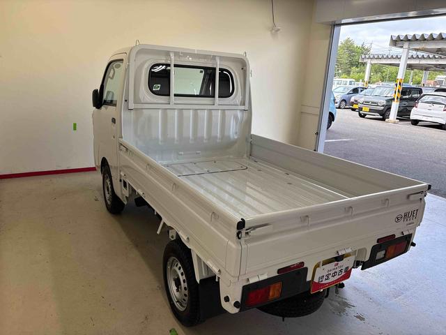 ハイゼットトラックスタンダード スマートアシスト非装着車パートタイム4WD 純正ラジオ ハロゲンヘッドライト マニュアルエアコン オートライト/ハイビーム リヤコーナーセンサー リヤ4枚リーフスプリング VSC(横滑り防止機能)(秋田県)の中古車