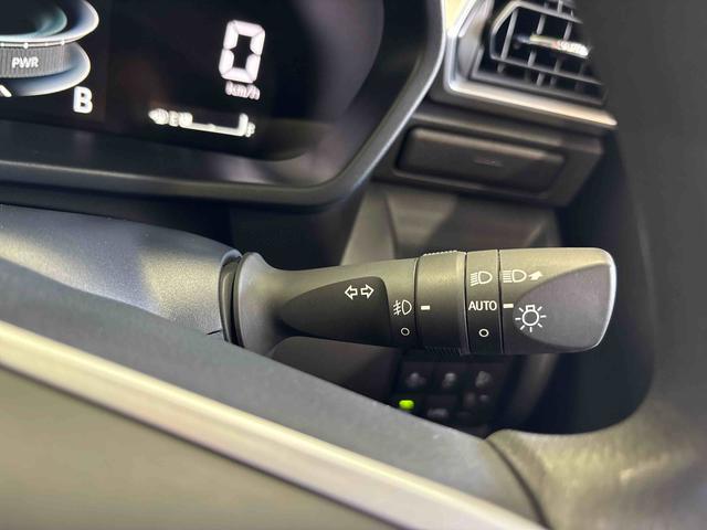 ロッキーＸ　ＨＥＶオーディオレス　バックカメラ　ＬＥＤヘッドライト／フォグランプ　電動パーキングブレーキ　両側シートヒーター　コーナーセンサー　フロントシールドディアイサー　チルトステアリング　スマートペダル（秋田県）の中古車