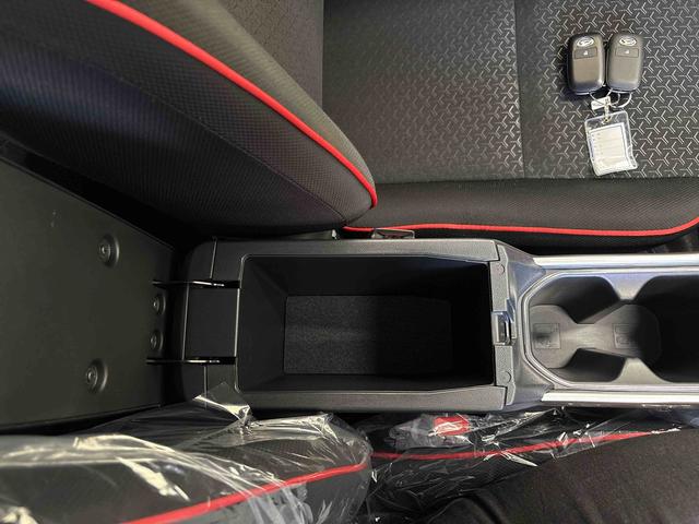 ロッキーＸ　ＨＥＶオーディオレス　バックカメラ　ＬＥＤヘッドライト／フォグランプ　電動パーキングブレーキ　両側シートヒーター　コーナーセンサー　フロントシールドディアイサー　チルトステアリング　スマートペダル（秋田県）の中古車