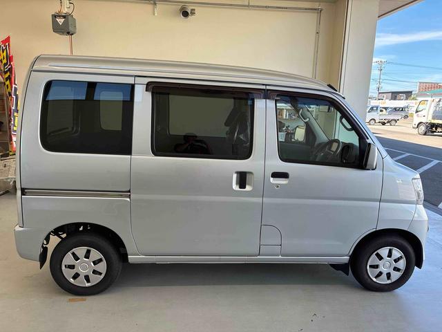 ハイゼットカーゴクルーズターボリミテッドパートタイム4WD 5速マニュアル 純正ナビ キーレスエントリー ハロゲンヘッド/フォグランプ マニュアルエアコン 電動格納式ドアミラー 両側スライドドア パワーウィンドウ デュアルエアバッグ(秋田県)の中古車