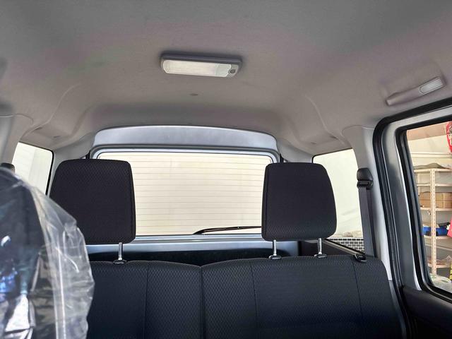 ハイゼットカーゴクルーズターボリミテッドパートタイム4WD 5速マニュアル 純正ナビ キーレスエントリー ハロゲンヘッド/フォグランプ マニュアルエアコン 電動格納式ドアミラー 両側スライドドア パワーウィンドウ デュアルエアバッグ(秋田県)の中古車