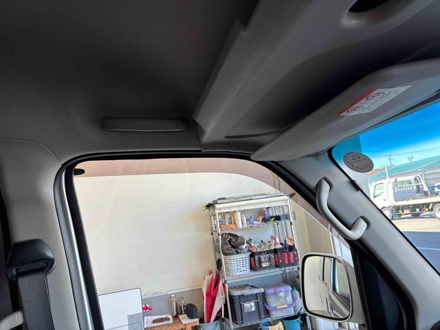 ハイゼットカーゴクルーズターボリミテッドパートタイム4WD 5速マニュアル 純正ナビ キーレスエントリー ハロゲンヘッド/フォグランプ マニュアルエアコン 電動格納式ドアミラー 両側スライドドア パワーウィンドウ デュアルエアバッグ(秋田県)の中古車