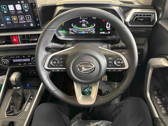 ロッキープレミアムG HEVディスプレイオーディオ パノラマモニター ステアリングスイッチ 電動パーキングブレーキ コーナーセンサー クルーズコントロール フロントシールドディアイサー バックフォグランプ チルトステアリング(秋田県)の中古車
