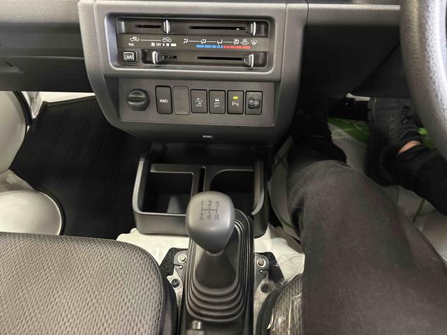 ハイゼットトラックスタンダードSAIIItパートタイム4WD 純正CD リヤコーナーセンサー LEDヘッドライト マニュアルエアコン ストロング防錆 リヤ4枚リーフスプリング VSC(横滑り防止機能) スマートアシスト(衝突安全防止機能)(秋田県)の中古車