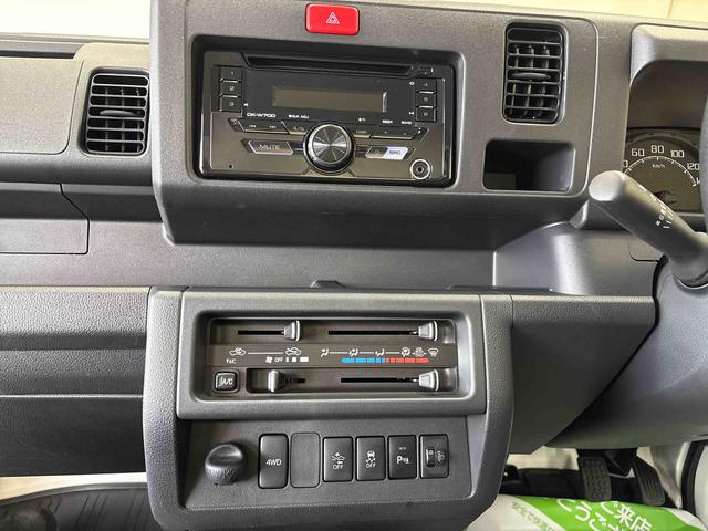 ハイゼットトラックスタンダードSAIIItパートタイム4WD 純正CD リヤコーナーセンサー LEDヘッドライト マニュアルエアコン ストロング防錆 リヤ4枚リーフスプリング VSC(横滑り防止機能) スマートアシスト(衝突安全防止機能)(秋田県)の中古車