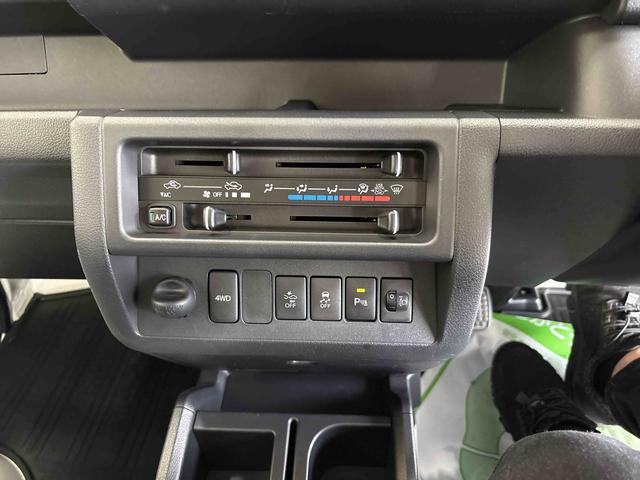 ハイゼットトラックスタンダードSAIIItパートタイム4WD 純正CD リヤコーナーセンサー LEDヘッドライト マニュアルエアコン ストロング防錆 リヤ4枚リーフスプリング VSC(横滑り防止機能) スマートアシスト(衝突安全防止機能)(秋田県)の中古車
