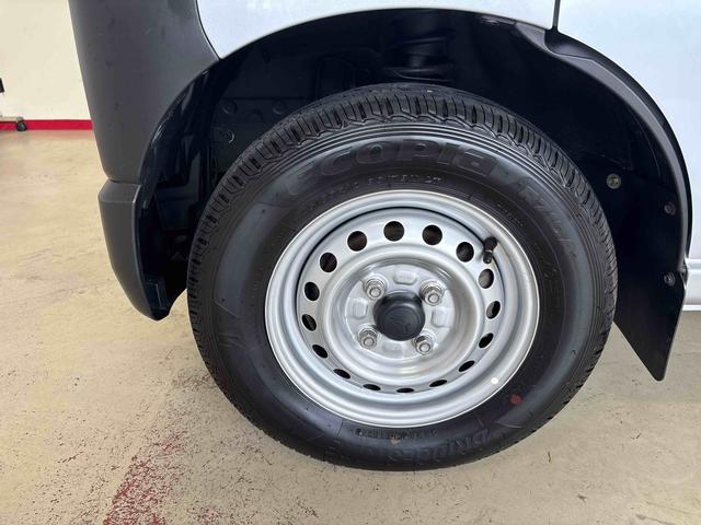 ハイゼットカーゴスペシャル電子４ＷＤ　純正ラジオ　ハロゲンヘッドライト　マニュアルエアコン　コーナーセンサー　オートライト／ハイビーム　パワーウィンドウ　アイドリングストップ　ＶＳＣ（横滑り防止機能）　スマートアシスト（秋田県）の中古車