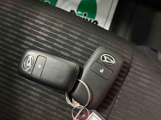 ハイゼットカーゴDX電子制御式4WD スマアシ(衝突安全防止機能) 純正AMFMチューナー 両側スライドドア キーフリー マニュアルエアコン オートライト ハロゲンヘッドランプ 電動格納式ドアミラー セキュリティアラーム(秋田県)の中古車