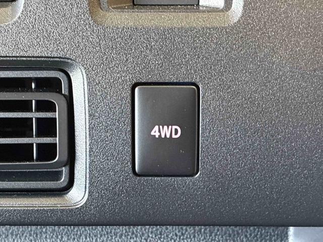 ハイゼットカーゴスペシャルパートタイム４ＷＤ　スマートアシスト（衝突安全防止機能）　ルーフキャリア　純正ＡＭ・ＦＭラジオ　マニュアルエアコン　オートライト　ハロゲンヘッドランプ　前席パワーウィンドウ　コーナーセンサー（秋田県）の中古車
