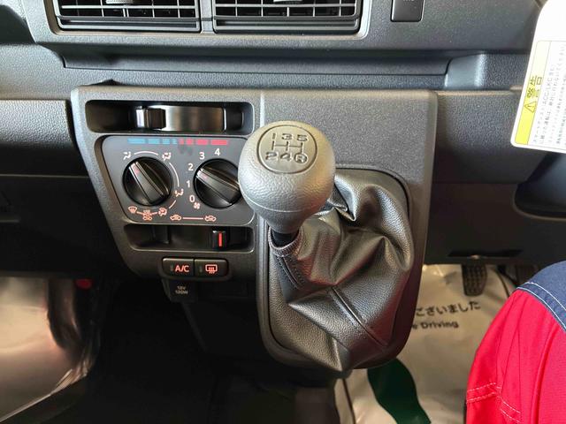 ハイゼットカーゴスペシャルパートタイム４ＷＤ　スマートアシスト（衝突安全防止機能）　ルーフキャリア　純正ＡＭ・ＦＭラジオ　マニュアルエアコン　オートライト　ハロゲンヘッドランプ　前席パワーウィンドウ　コーナーセンサー（秋田県）の中古車