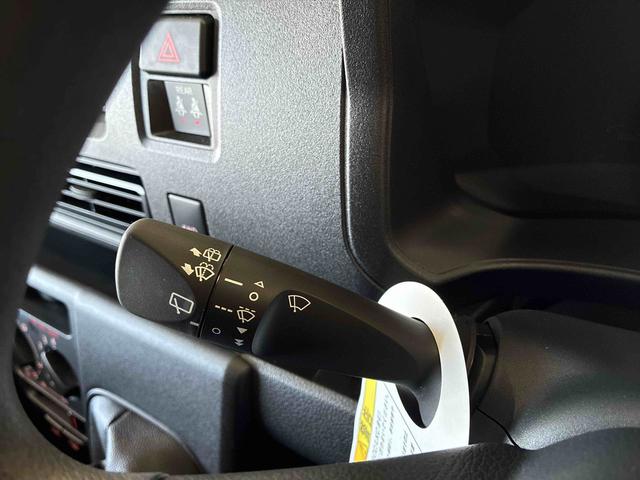 ハイゼットカーゴスペシャルパートタイム４ＷＤ　スマートアシスト（衝突安全防止機能）　ルーフキャリア　純正ＡＭ・ＦＭラジオ　マニュアルエアコン　オートライト　ハロゲンヘッドランプ　前席パワーウィンドウ　コーナーセンサー（秋田県）の中古車