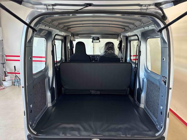 ハイゼットカーゴスペシャルパートタイム４ＷＤ　スマートアシスト（衝突安全防止機能）　ルーフキャリア　純正ＡＭ・ＦＭラジオ　マニュアルエアコン　オートライト　ハロゲンヘッドランプ　前席パワーウィンドウ　コーナーセンサー（秋田県）の中古車
