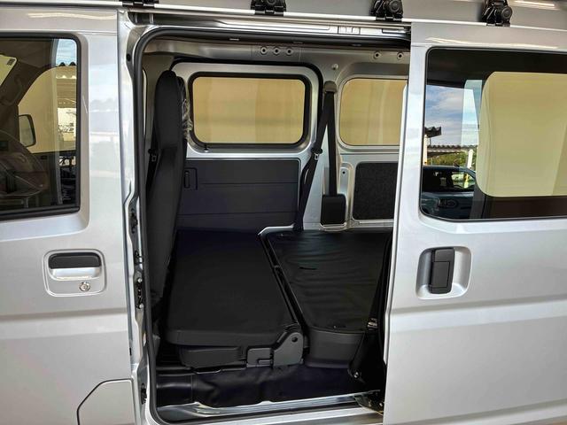 ハイゼットカーゴスペシャルパートタイム４ＷＤ　スマートアシスト（衝突安全防止機能）　ルーフキャリア　純正ＡＭ・ＦＭラジオ　マニュアルエアコン　オートライト　ハロゲンヘッドランプ　前席パワーウィンドウ　コーナーセンサー（秋田県）の中古車