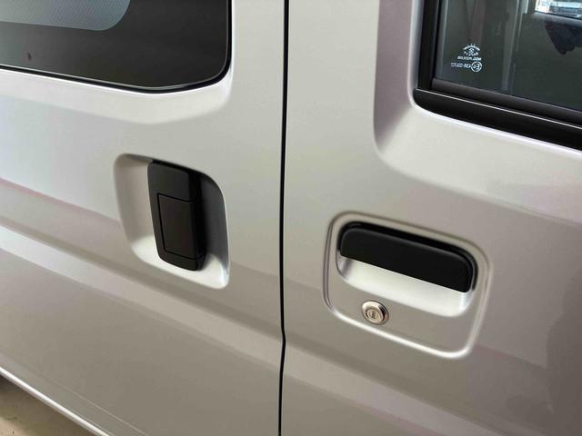 ハイゼットカーゴスペシャルパートタイム４ＷＤ　スマートアシスト（衝突安全防止機能）　ルーフキャリア　純正ＡＭ・ＦＭラジオ　マニュアルエアコン　オートライト　ハロゲンヘッドランプ　前席パワーウィンドウ　コーナーセンサー（秋田県）の中古車