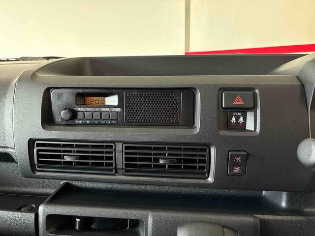 ハイゼットカーゴＤＸ電子制御式４ＷＤ　スマアシ（衝突安全防止機能）　純正ＡＭＦＭチューナー　両側スライドドア　キーレス　マニュアルエアコン　オートライト　ハロゲンヘッドランプ　パワーウィンドウ　コーナーセンサー（秋田県）の中古車