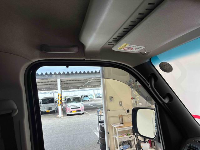 ハイゼットカーゴクルーズ電子制御式４ＷＤ　スマアシ（衝突安全防止機能）純正ディスプレイオーディオ　バックカメラ　両側スライドドア　キーフリー　マニュアルエアコン　オートライト　ＬＥＤヘッド／フォグランプ　電動格納式ドアミラー（秋田県）の中古車