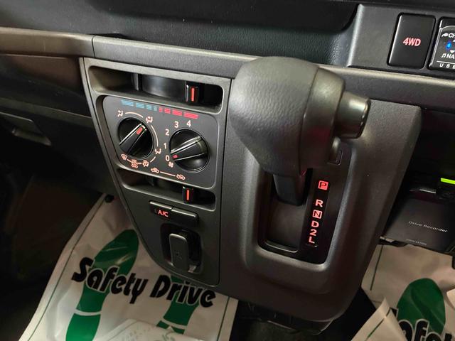 ハイゼットカーゴデッキバンG SAIIIパートタイム4WD スマアシIII(衝突安全防止機能) 純正ナビ/ドラレコ バックカメラ TVコントロールキット 両側スライドドア キーレス オートライト LEDヘッド/フォグランプ パワーウィンドウ(秋田県)の中古車