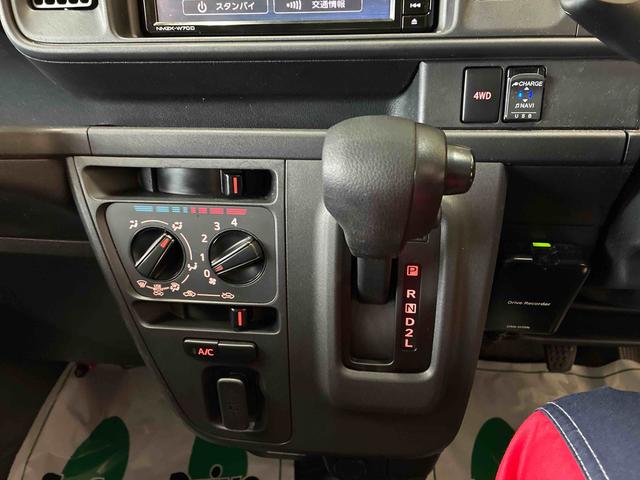 ハイゼットカーゴデッキバンG SAIIIパートタイム4WD スマアシIII(衝突安全防止機能) 純正ナビ/ドラレコ バックカメラ TVコントロールキット 両側スライドドア キーレス オートライト LEDヘッド/フォグランプ パワーウィンドウ(秋田県)の中古車
