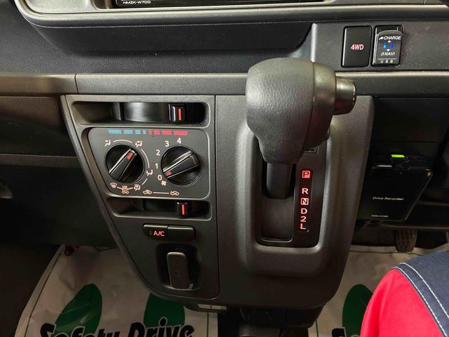 ハイゼットカーゴデッキバンG SAIIIパートタイム4WD スマアシIII(衝突安全防止機能) 純正ナビ/ドラレコ バックカメラ TVコントロールキット 両側スライドドア キーレス オートライト LEDヘッド/フォグランプ パワーウィンドウ(秋田県)の中古車
