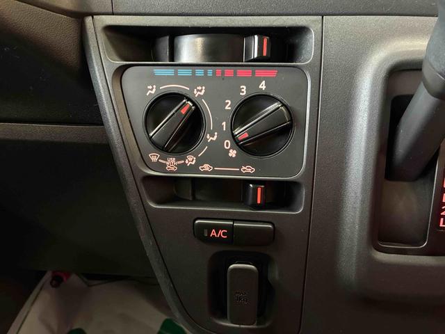 ハイゼットカーゴデッキバンG SAIIIパートタイム4WD スマアシIII(衝突安全防止機能) 純正ナビ/ドラレコ バックカメラ TVコントロールキット 両側スライドドア キーレス オートライト LEDヘッド/フォグランプ パワーウィンドウ(秋田県)の中古車