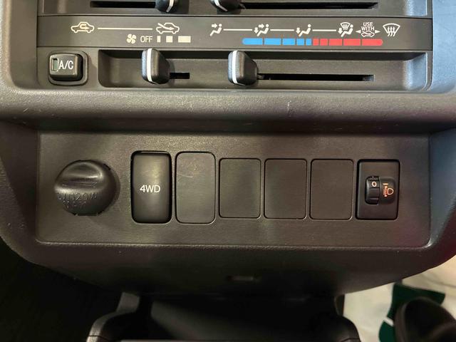ハイゼットトラックスタンダードパートタイム4WD 5速マニュアル 純正AMFMチューナー マニュアルエアコン ハロゲンヘッドランプ 運転席エアバッグ リヤ4枚リーフスプリング(秋田県)の中古車