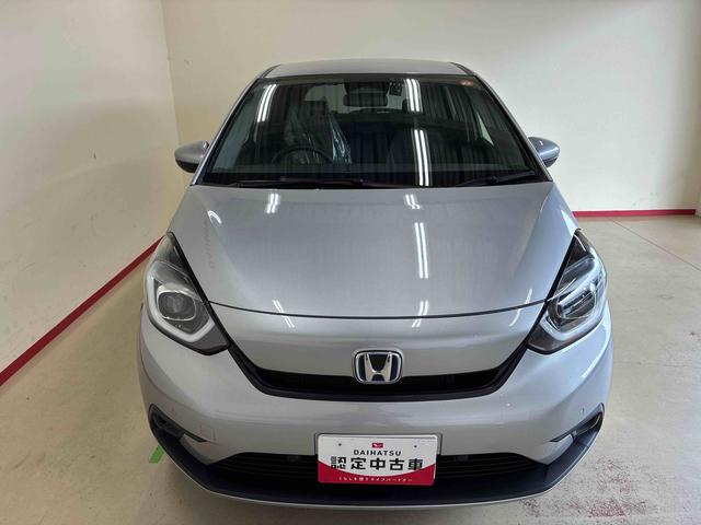 フィット 中古車 ｅ：ＨＥＶベーシック４ＷＤ　衝突安全防止機能　ナビ　バックカメラ　クルーズコントロール　オートエアコン／ライト　ＬＥＤヘッド／フォグランプ　ドラレコ（前後）　サイドカーテンエアバッグ　チルトステアリング　シートリフター
