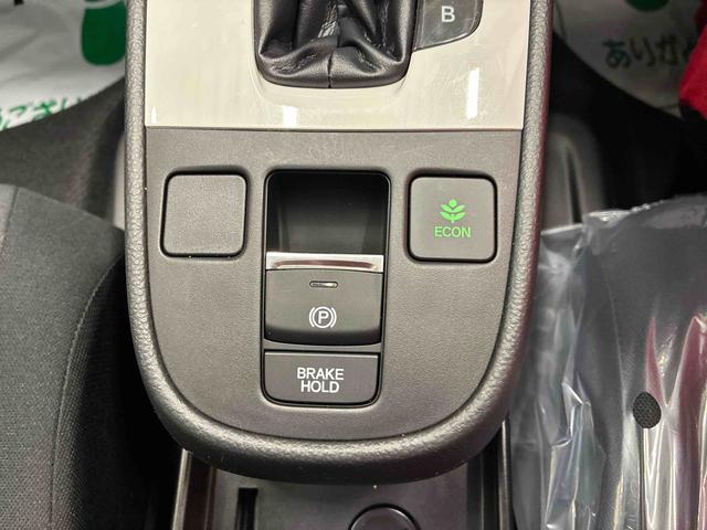 フィットｅ：ＨＥＶベーシック４ＷＤ　衝突安全防止機能　ナビ　バックカメラ　クルーズコントロール　オートエアコン／ライト　ＬＥＤヘッド／フォグランプ　ドラレコ（前後）　サイドカーテンエアバッグ　チルトステアリング　シートリフター（秋田県）の中古車