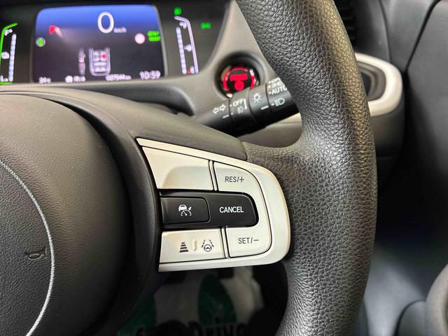 フィットｅ：ＨＥＶベーシック４ＷＤ　衝突安全防止機能　ナビ　バックカメラ　クルーズコントロール　オートエアコン／ライト　ＬＥＤヘッド／フォグランプ　ドラレコ（前後）　サイドカーテンエアバッグ　チルトステアリング　シートリフター（秋田県）の中古車