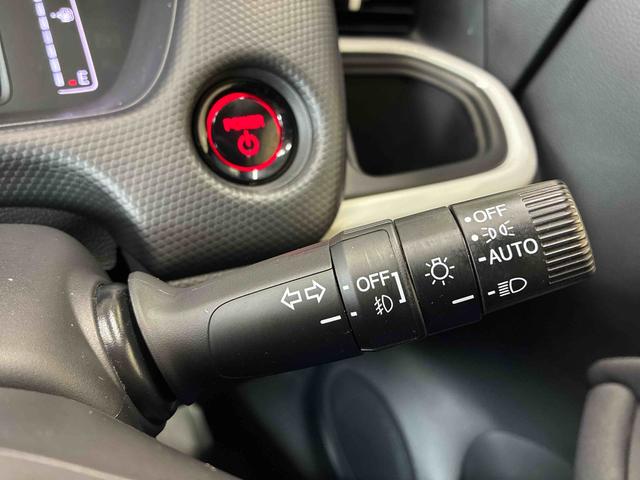 フィットｅ：ＨＥＶベーシック４ＷＤ　衝突安全防止機能　ナビ　バックカメラ　クルーズコントロール　オートエアコン／ライト　ＬＥＤヘッド／フォグランプ　ドラレコ（前後）　サイドカーテンエアバッグ　チルトステアリング　シートリフター（秋田県）の中古車