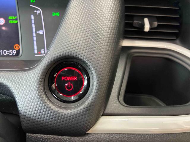 フィットｅ：ＨＥＶベーシック４ＷＤ　衝突安全防止機能　ナビ　バックカメラ　クルーズコントロール　オートエアコン／ライト　ＬＥＤヘッド／フォグランプ　ドラレコ（前後）　サイドカーテンエアバッグ　チルトステアリング　シートリフター（秋田県）の中古車