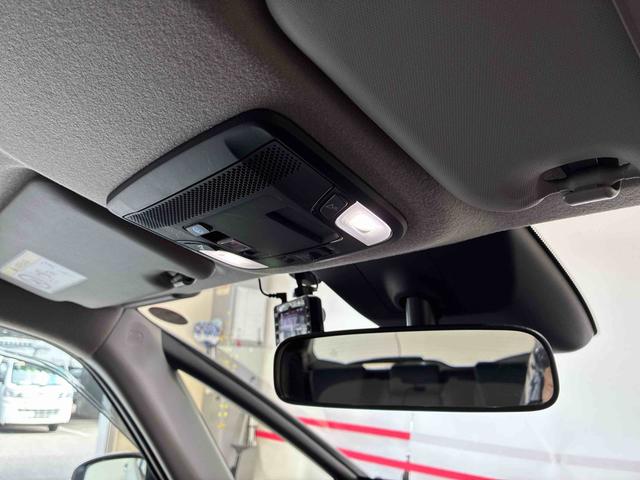 フィットｅ：ＨＥＶベーシック４ＷＤ　衝突安全防止機能　ナビ　バックカメラ　クルーズコントロール　オートエアコン／ライト　ＬＥＤヘッド／フォグランプ　ドラレコ（前後）　サイドカーテンエアバッグ　チルトステアリング　シートリフター（秋田県）の中古車