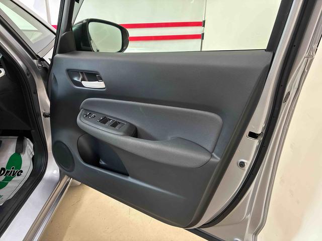フィットｅ：ＨＥＶベーシック４ＷＤ　衝突安全防止機能　ナビ　バックカメラ　クルーズコントロール　オートエアコン／ライト　ＬＥＤヘッド／フォグランプ　ドラレコ（前後）　サイドカーテンエアバッグ　チルトステアリング　シートリフター（秋田県）の中古車