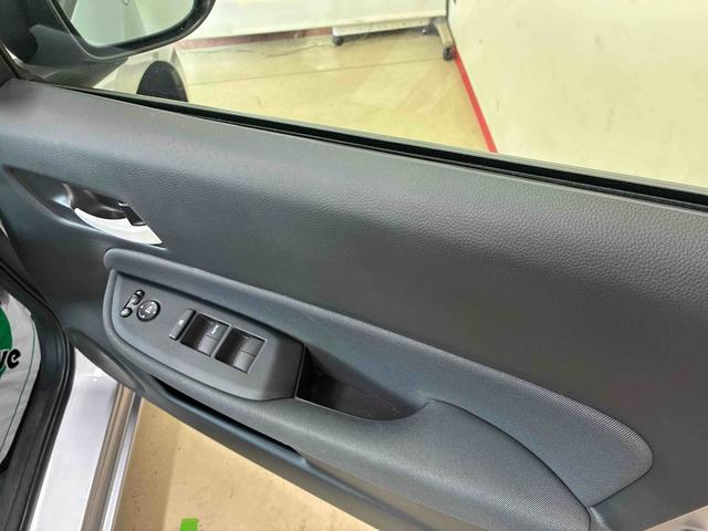 フィットｅ：ＨＥＶベーシック４ＷＤ　衝突安全防止機能　ナビ　バックカメラ　クルーズコントロール　オートエアコン／ライト　ＬＥＤヘッド／フォグランプ　ドラレコ（前後）　サイドカーテンエアバッグ　チルトステアリング　シートリフター（秋田県）の中古車